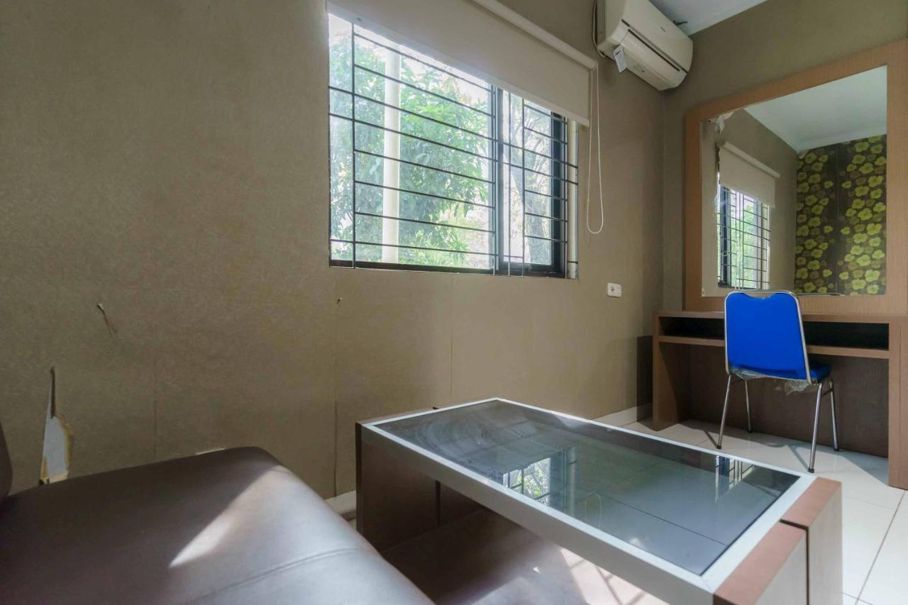 Hotel Koolkost Syariah At Taman Simprug Cikarang Bekasi Exterior foto