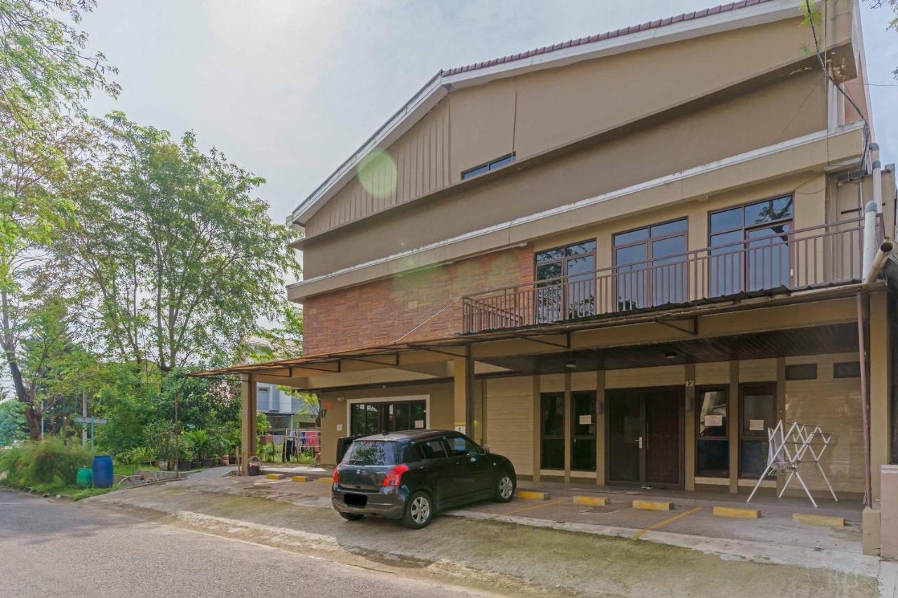 Hotel Koolkost Syariah At Taman Simprug Cikarang Bekasi Exterior foto