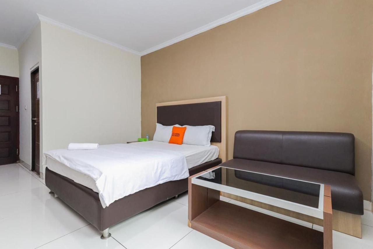 Hotel Koolkost Syariah At Taman Simprug Cikarang Bekasi Exterior foto
